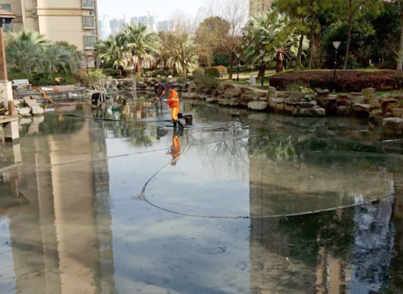 浦东景观池淤泥清理