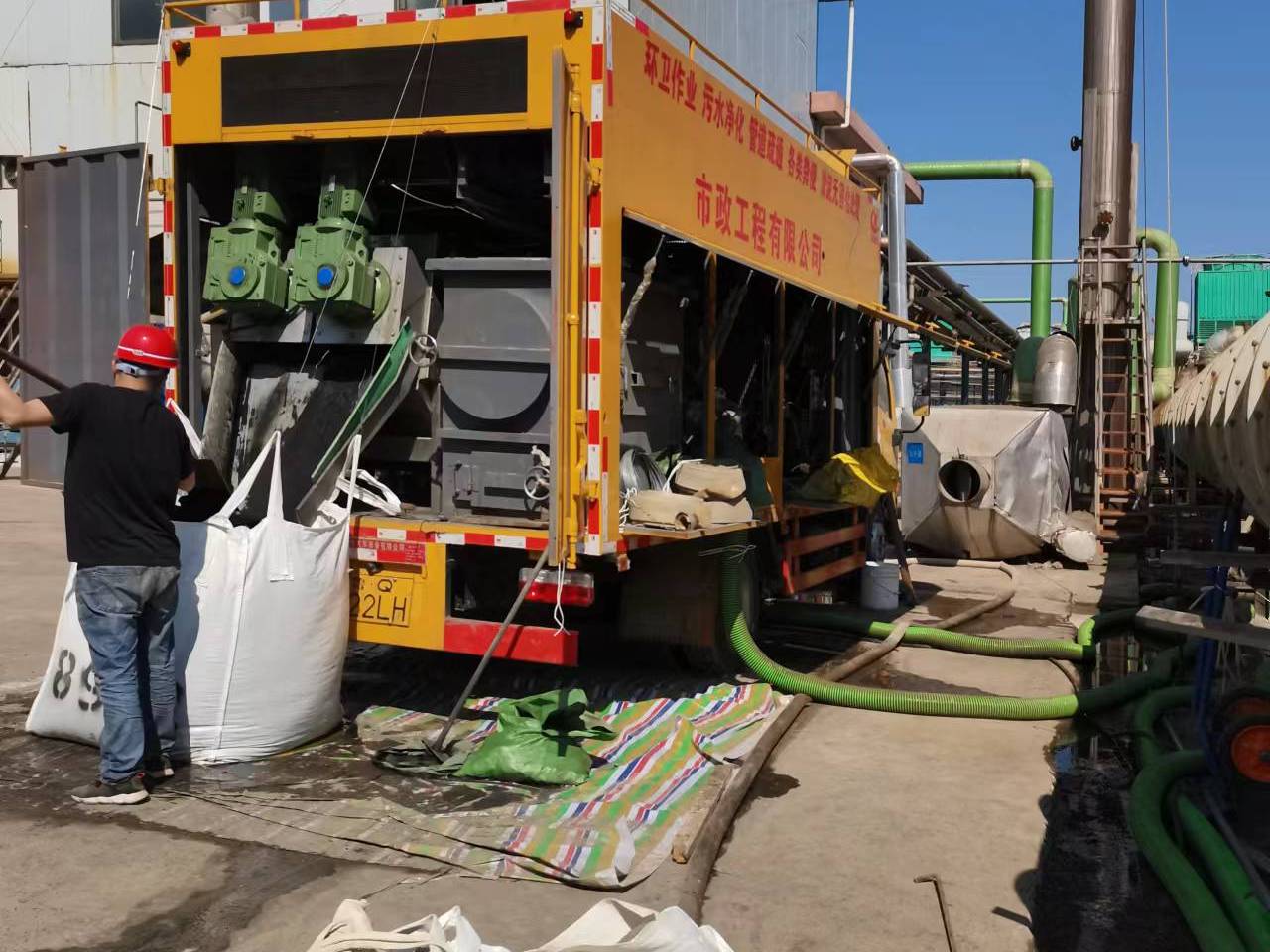 浦东淤泥压干处理